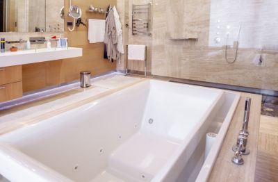 Before and After of Refinished Bathtub